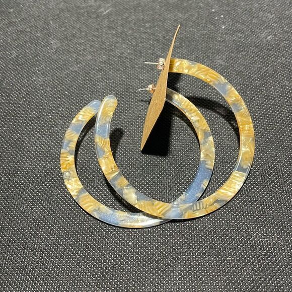 Plastic hoop earrings - Picture 1 of 4